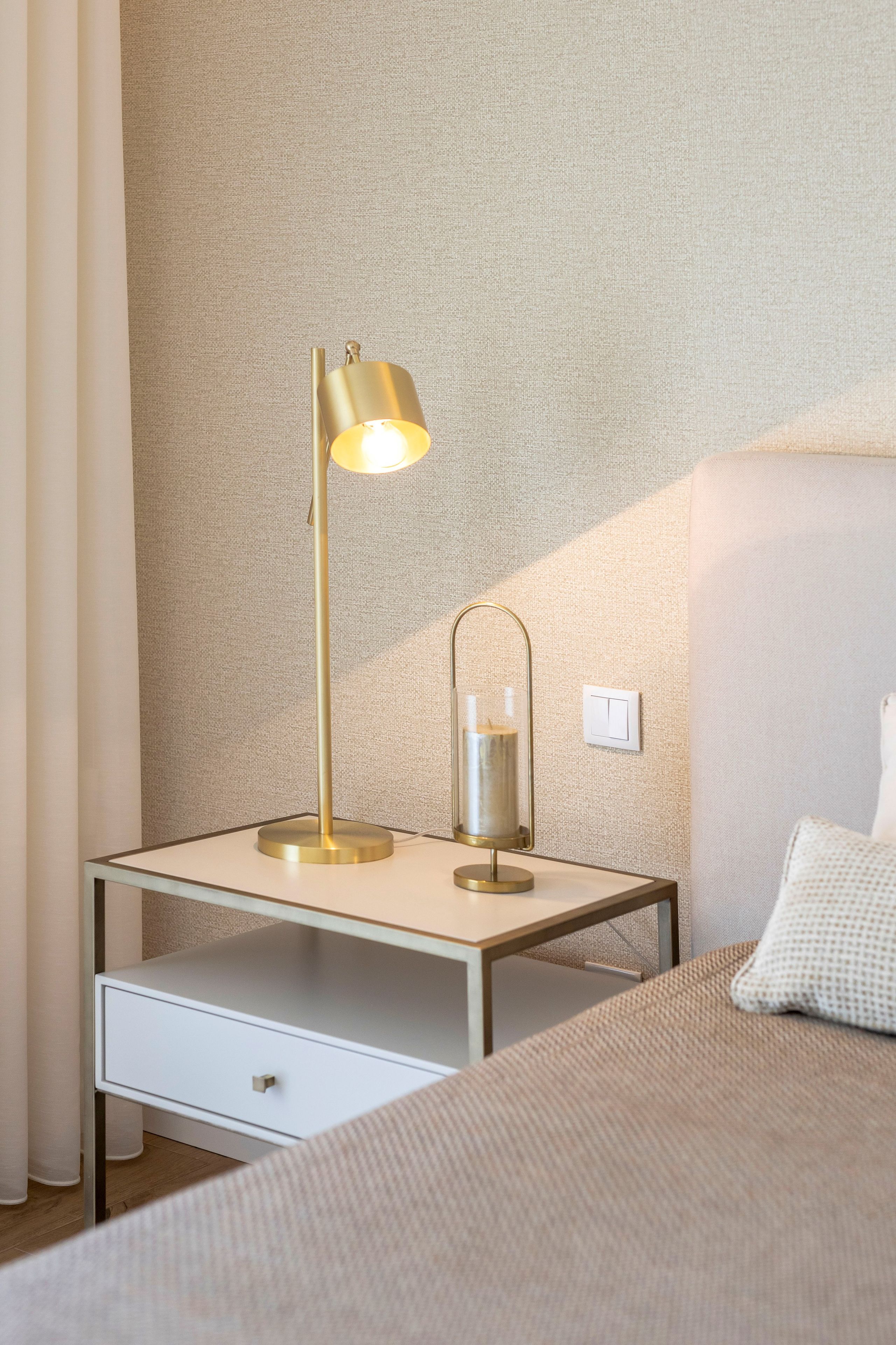 Прямоугольная прикроватная тумбочка из шпона с ящиками Stylish Club мост ARCH-00103665 - Вид №10