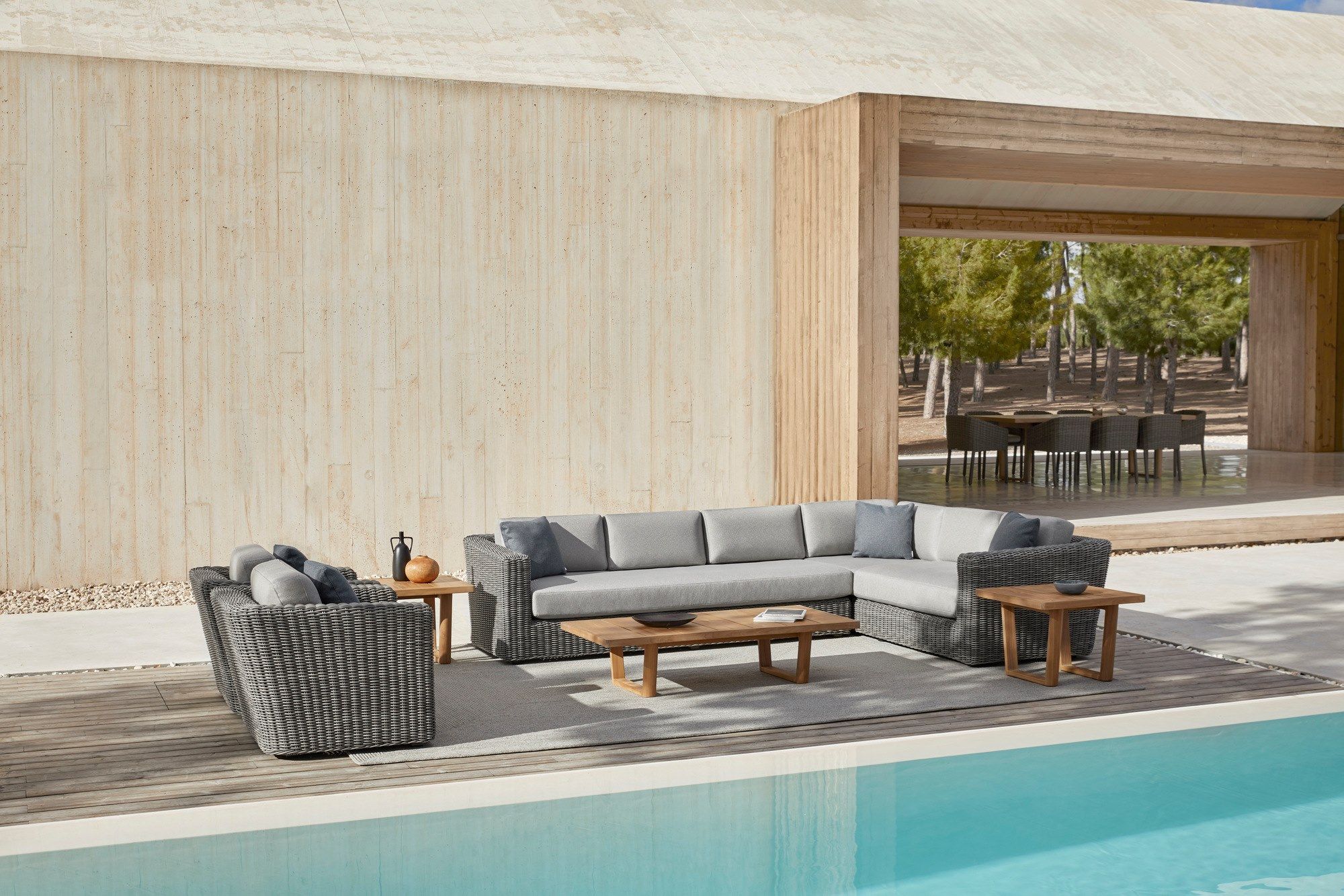 Низкий стол из тикового дерева POINT Heritage ARCH-00051521 - Вид №1