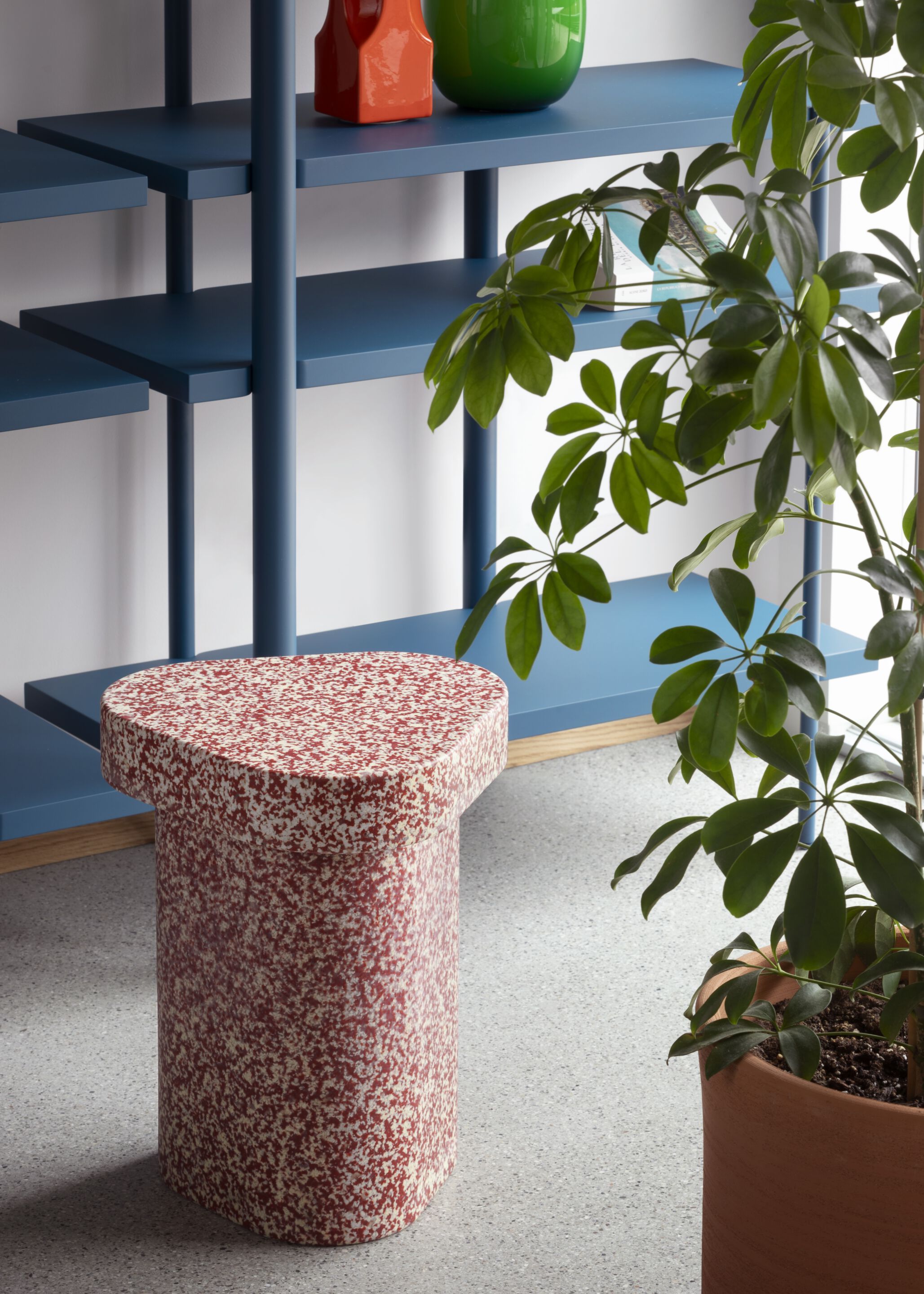 Рециркулированный пластиковый треугольный журнальный столик Miniforms SUPERPOP ARCH-00034148 - Вид №18