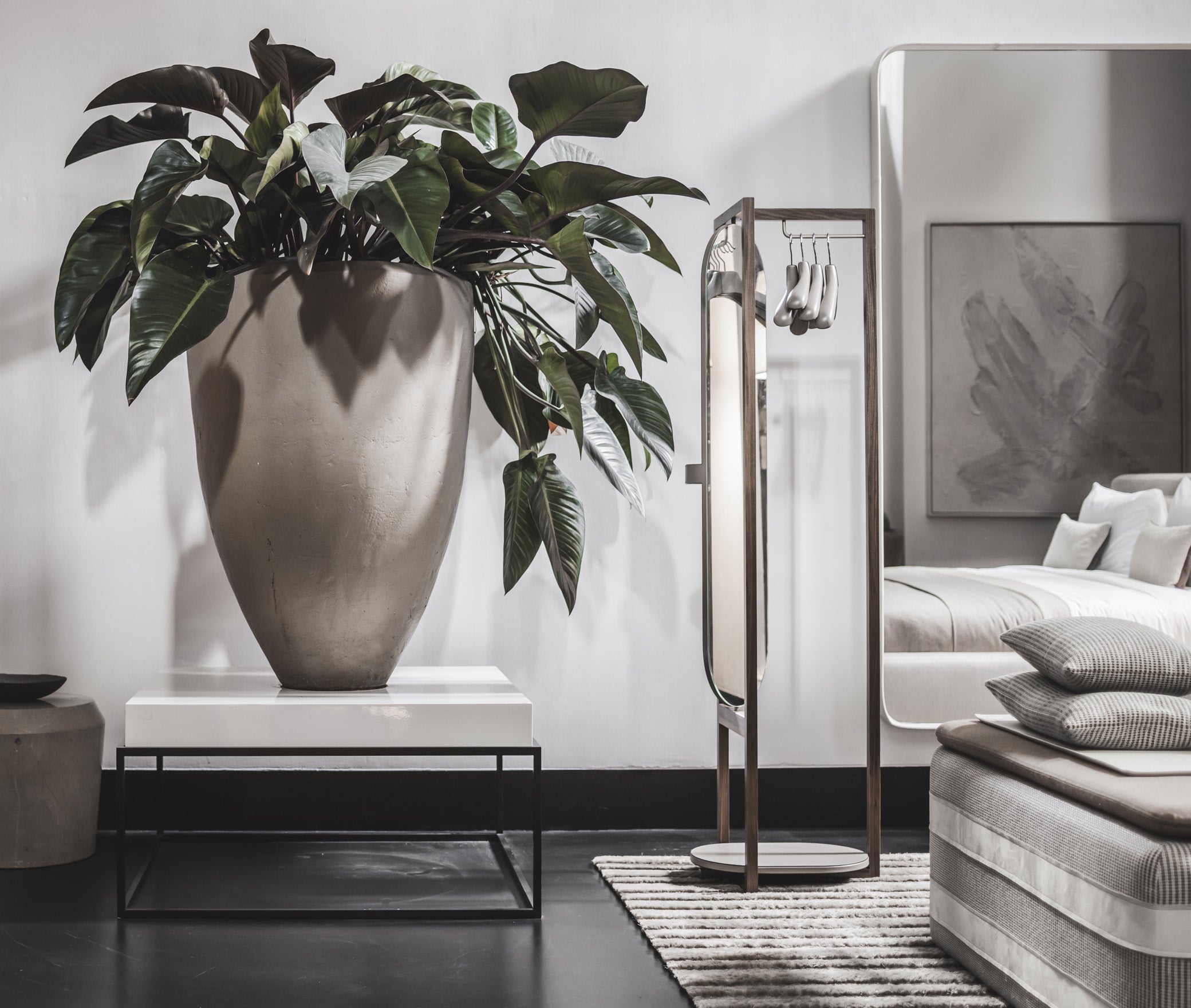 Елена Валет Тумба - 40X57XH170 см/зернистая кожа_белый Pinetti 00.1790.029.000 - Вид №6