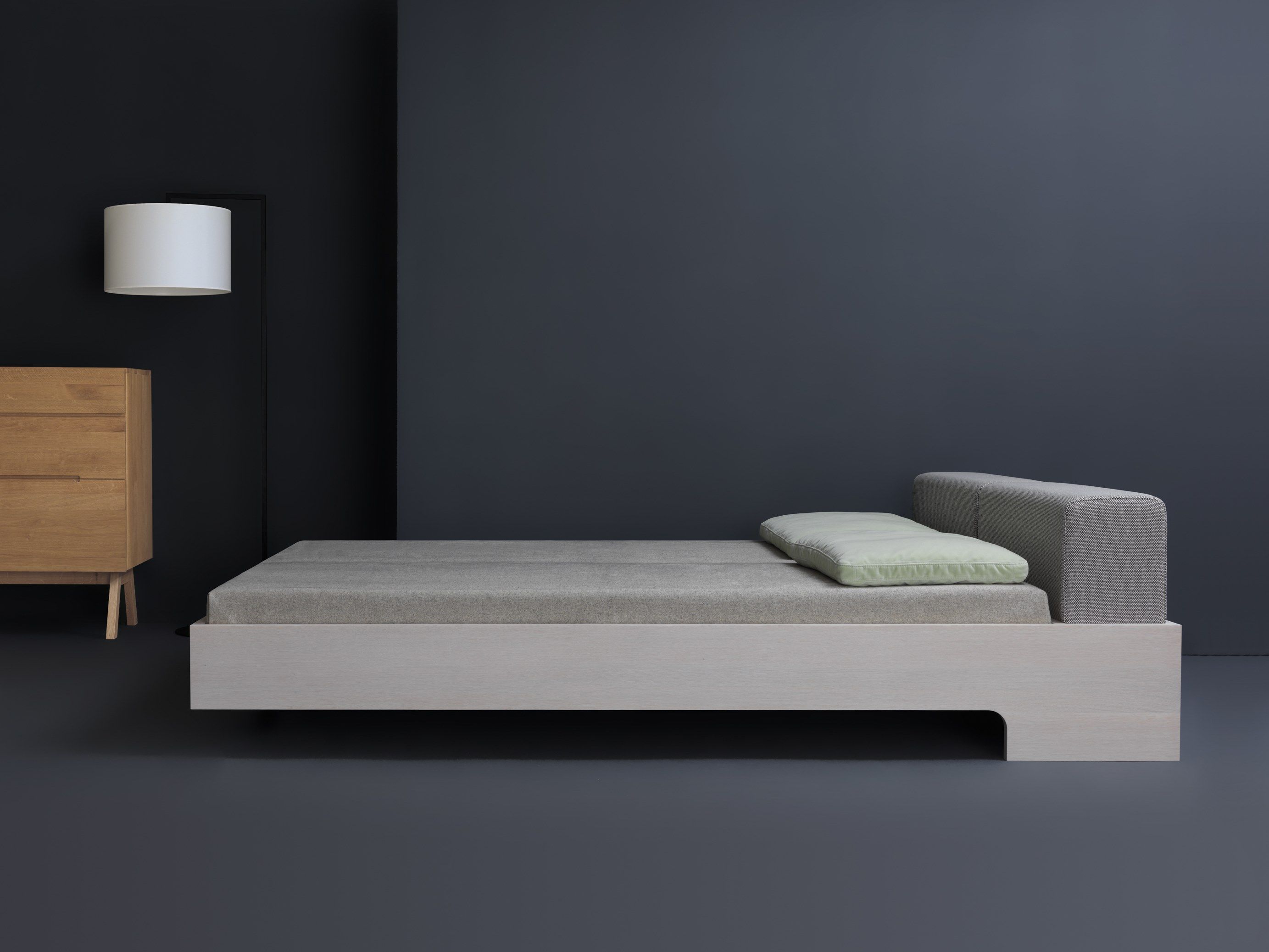 Двуспальная кровать с мягким изголовьем ZEITRAUM DOZE ARCH-00106564