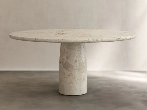 Круглый обеденный стол из натурального камня