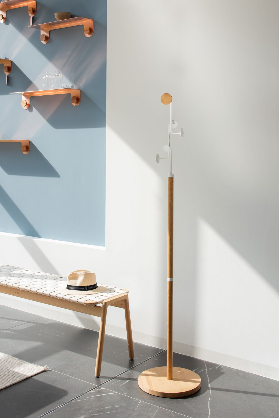 Напольная вешалка из дуба Gazzda крюк ARCH-00087032 - Вид №14