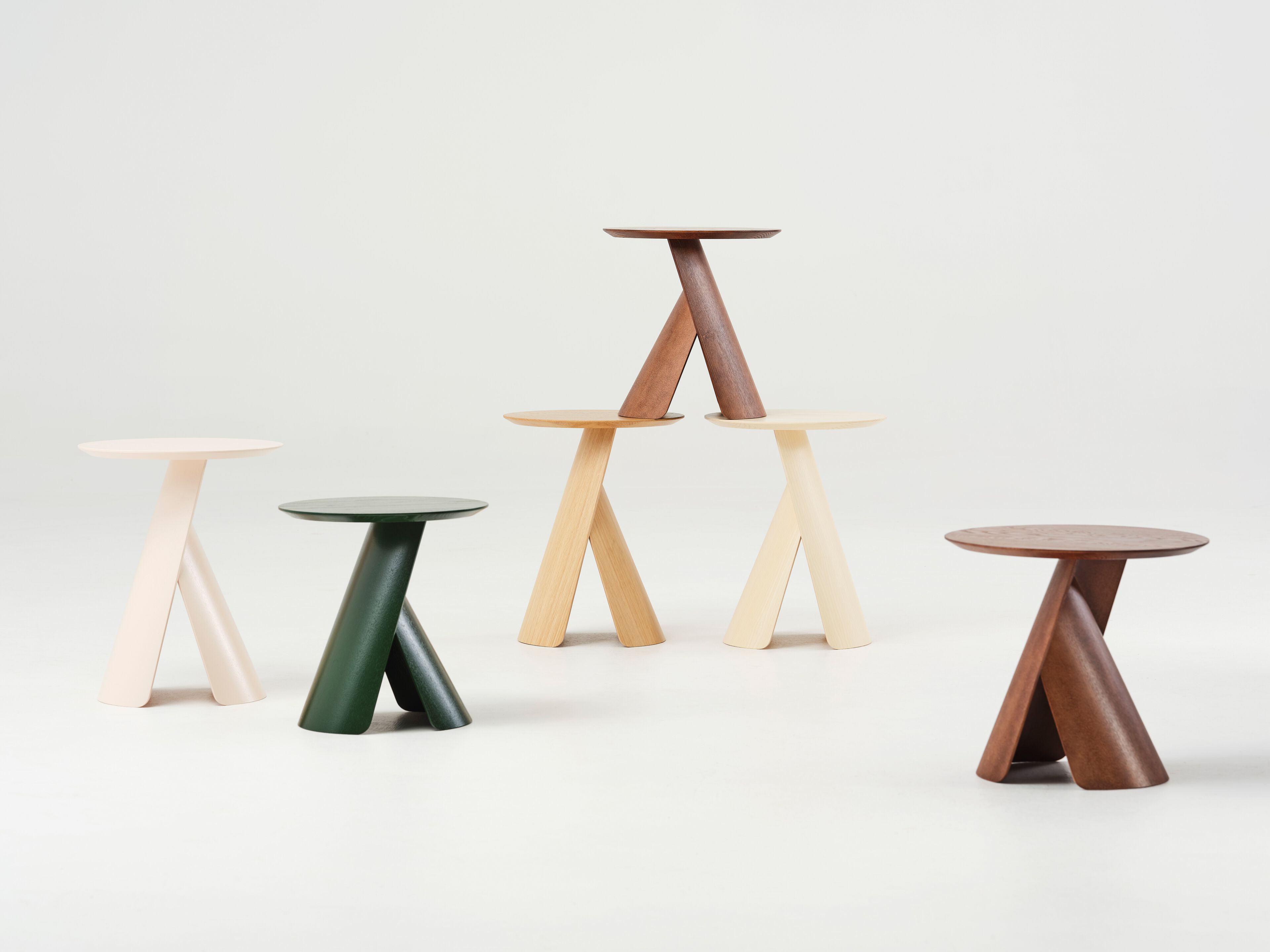 Круглый журнальный столик из массива дерева Karl Andersson HITO ARCH-00127883 - Вид №2