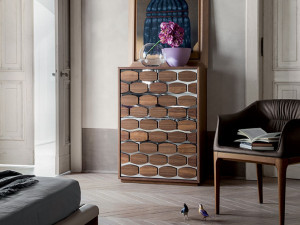 Деревянный комод