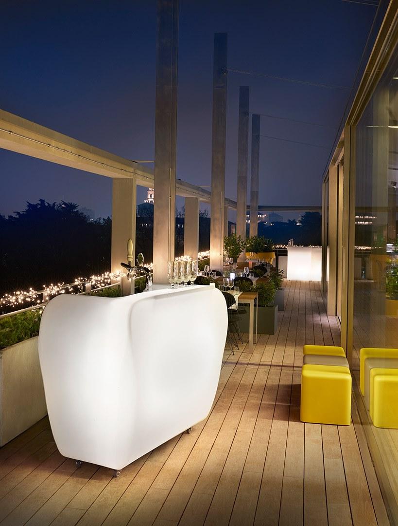 SLIDE Барная стойка с подсветкой из полиэтилена на колесиках для улицы sun-id-1448176 - Вид №2