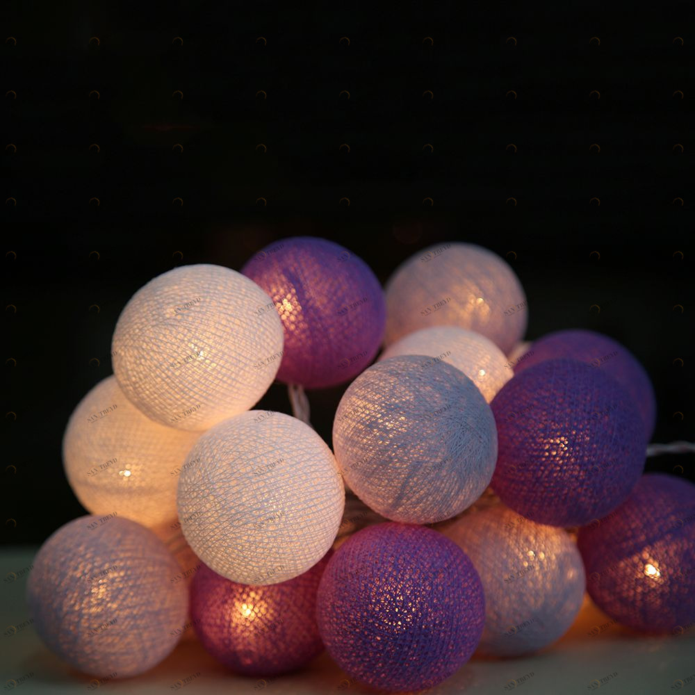 Гирлянда из хлопковых шариков от сети на 20 лампочек фиолетово-белая Lares&Penates 1700G