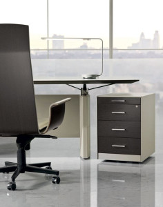 Деревянный офисный комод с замком