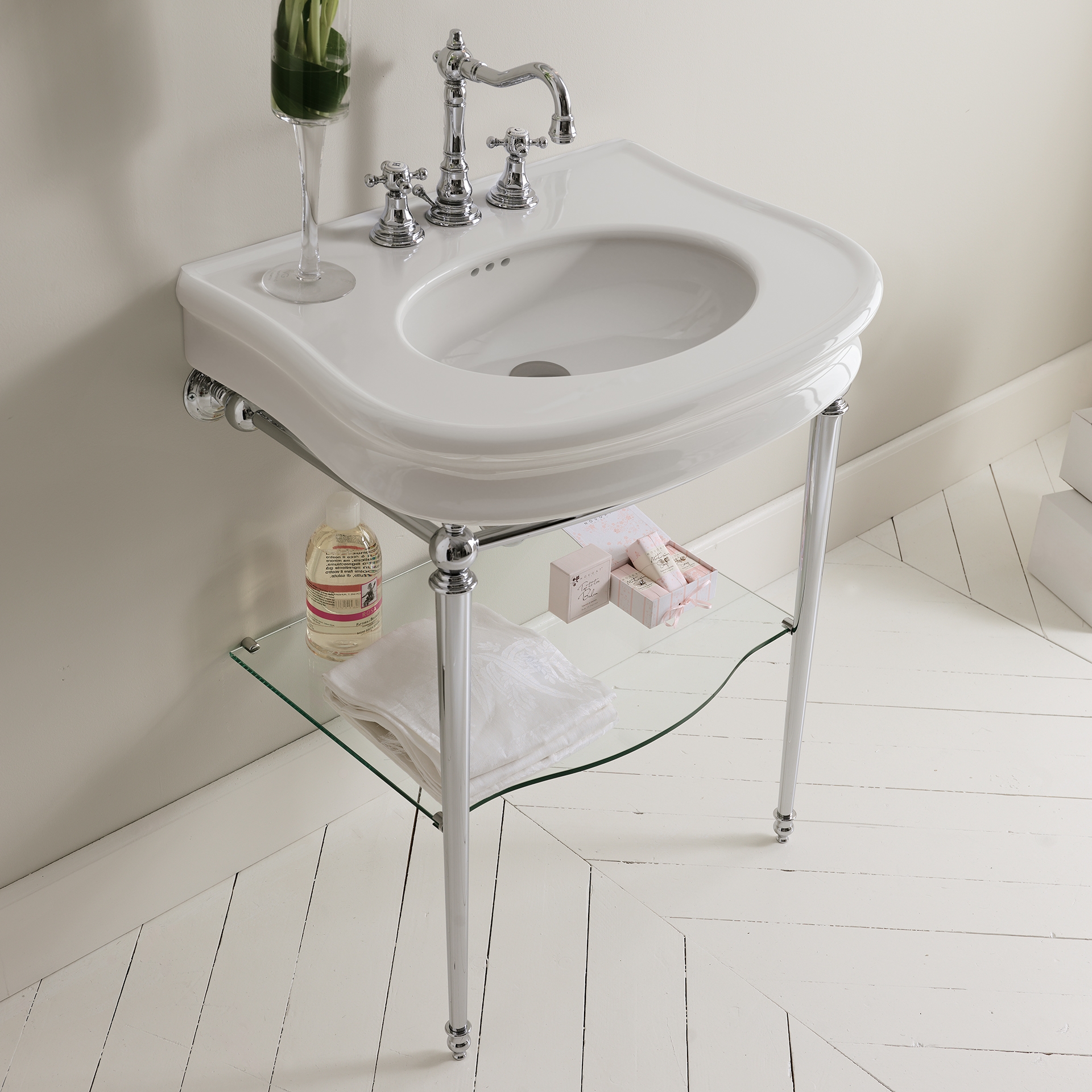 FL3090 3SC Консоль Florian с умывальником LA12, сифоном и полотенцами Classico Treesseci 3SC