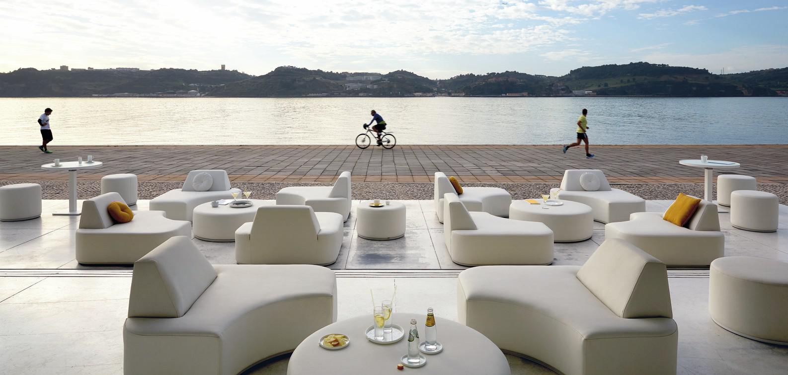 Concept 2 морская кожа белого цвета Manutti Moon Island MNST429 - Вид №12