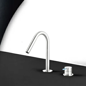 Смеситель для раковины сталь глянцевая с голубой ручкой Toki Radomonte TKI30LCIL27