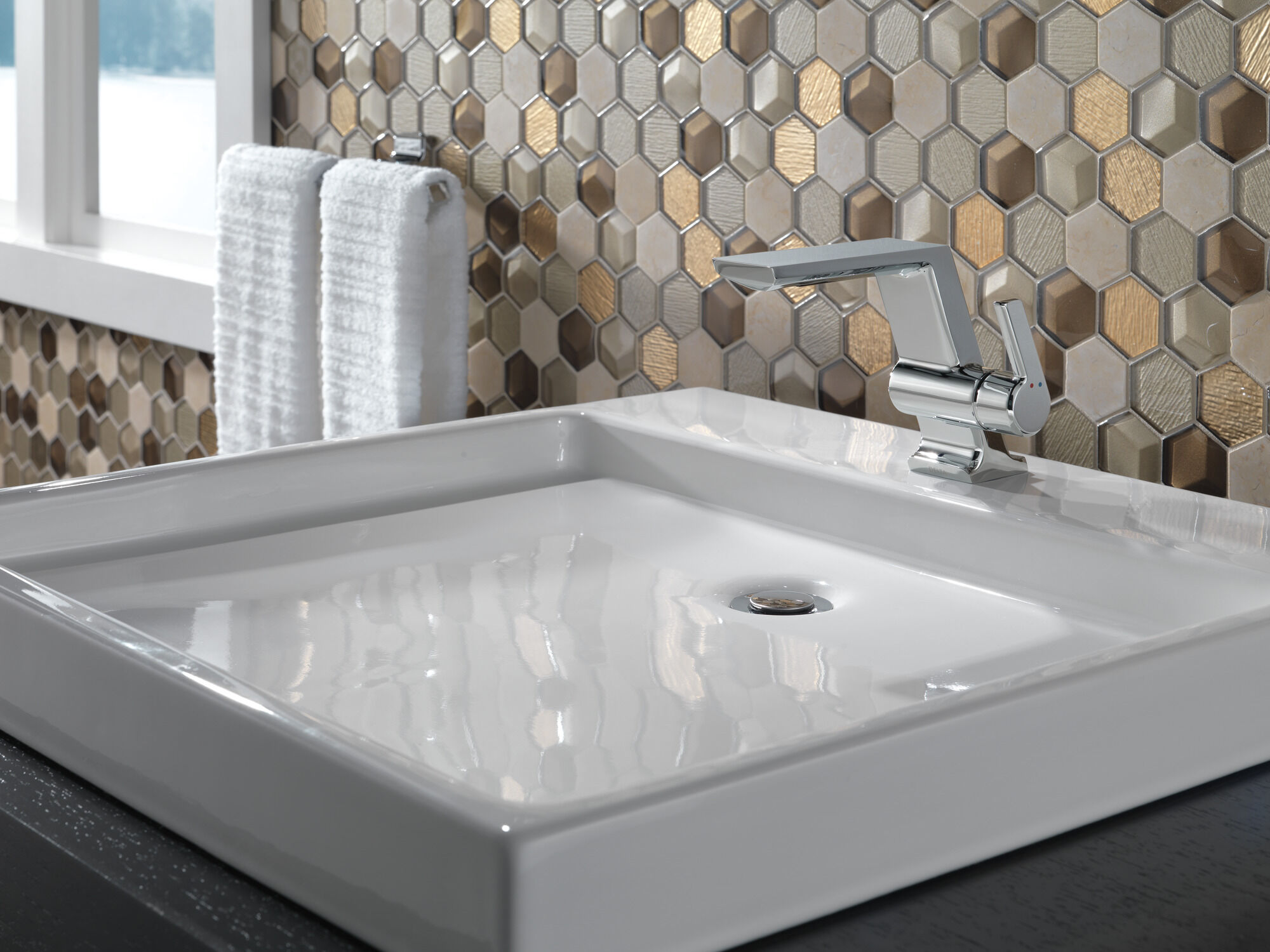 79955-KS Двойной держатель ткани Delta Faucet Pivotal Черный нержавеющий  - Вид №2