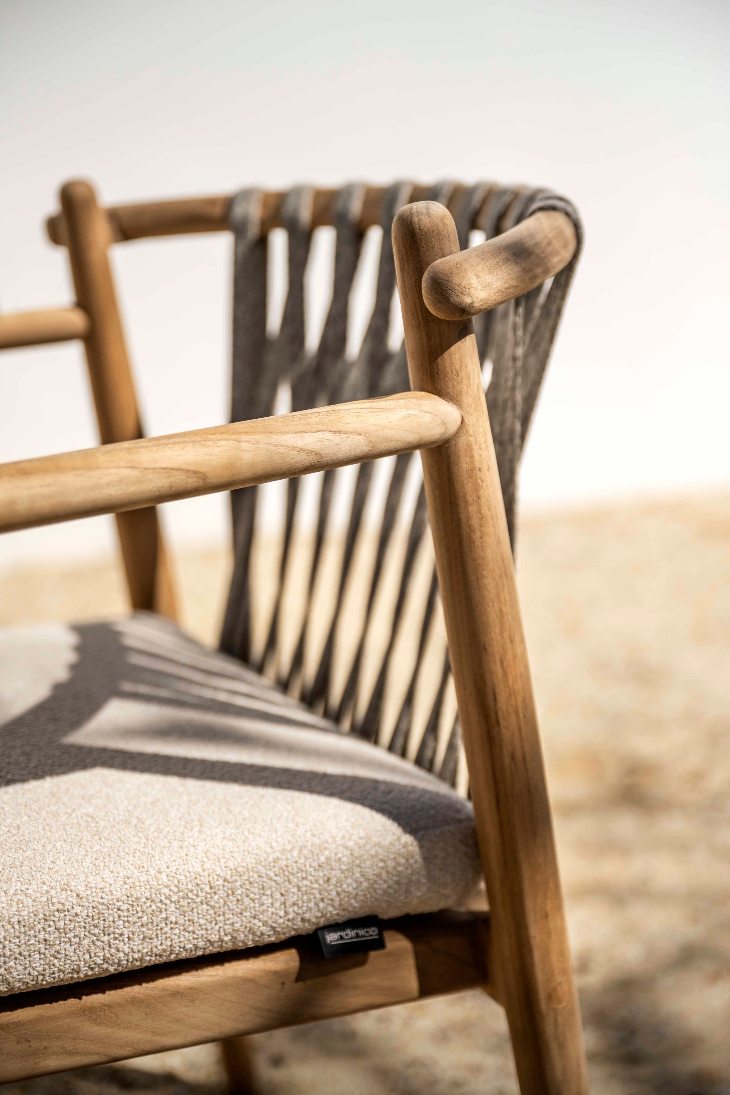 Стул для сада из тикового дерева с подлокотниками Jardinico Noa ARCH-00040763 - Вид №1