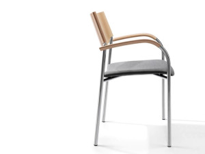 Штабелируемый стул с подлокотниками