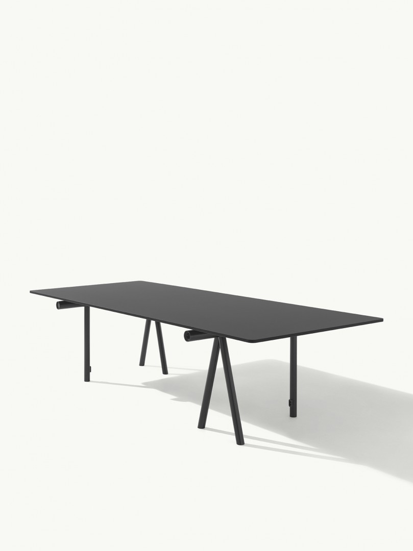 Harvey 1130 2 мольберта из стальных труб с опорой для крепления столешницы из литого алюминия и резиновыми подушечками. Каждый мольберт оснащен 1 розеткой Schuko и 2 разъемами USB. Et al. Harvey - Вид №2