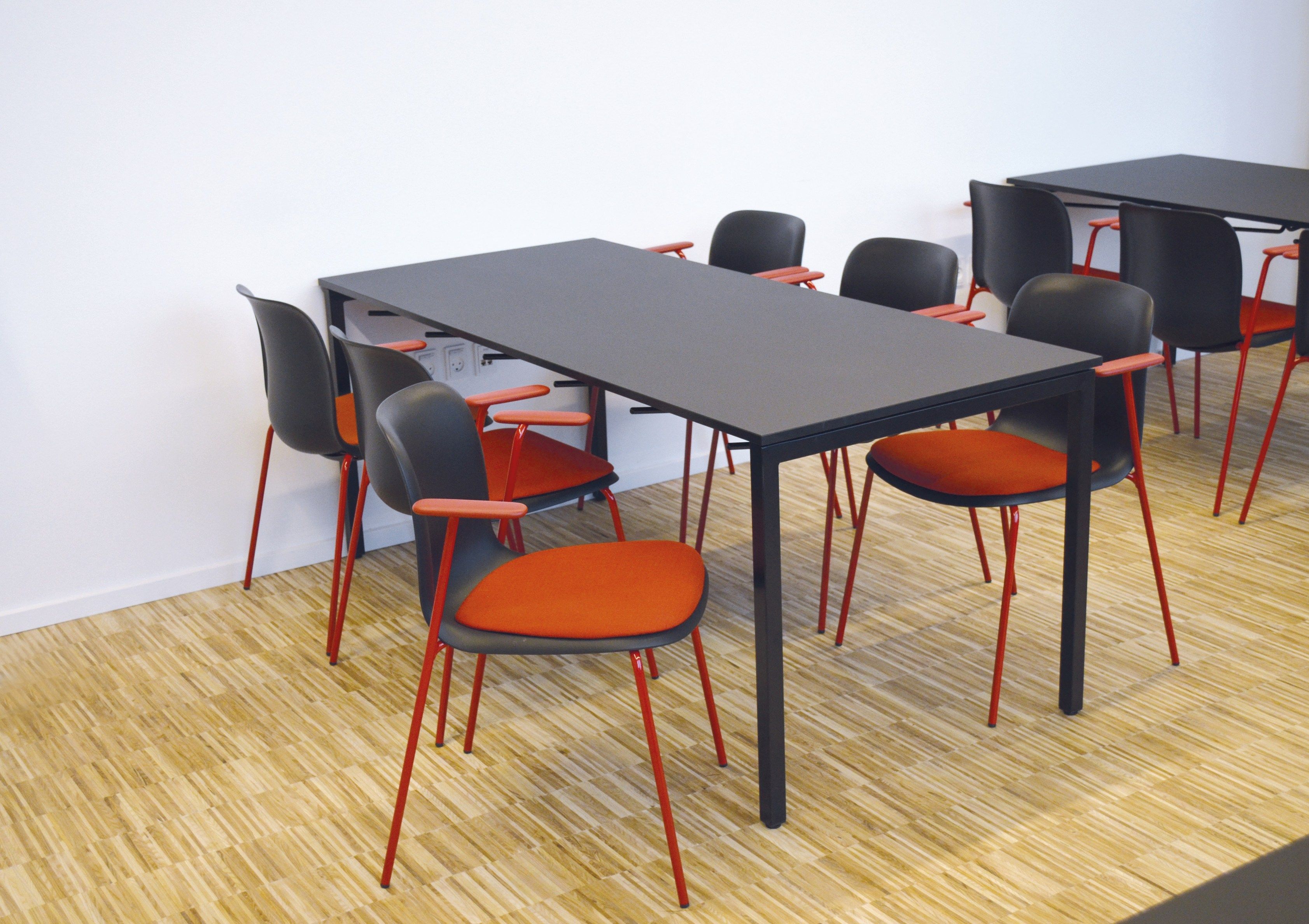 Мягкий стул с подлокотниками Howe SixE ARCH-00052917 - Вид №3