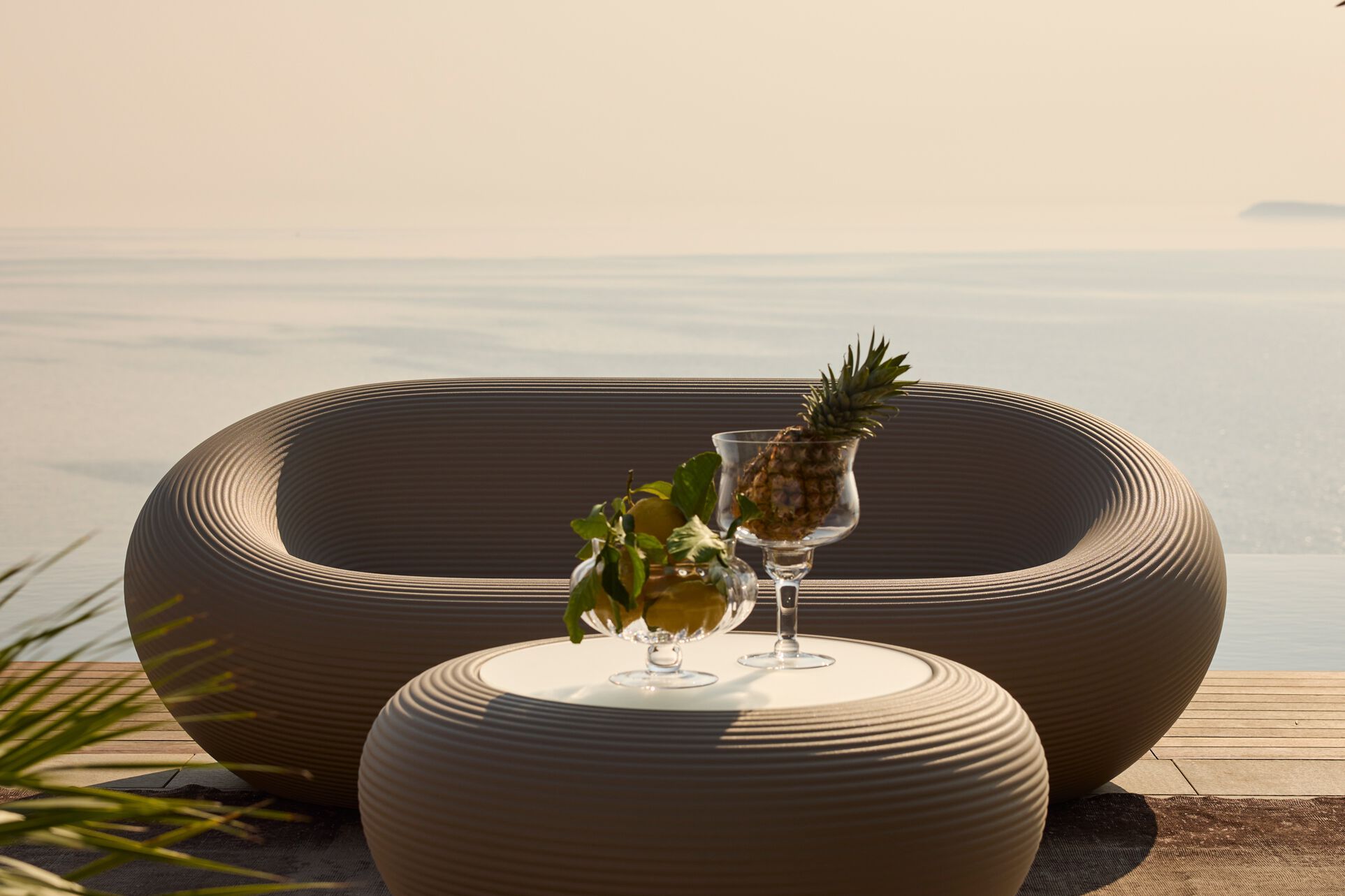 Полиэтиленовый садовый диван Qeeboo нами ARCH-00056460 - Вид №6