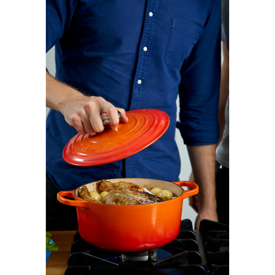 Кастрюля чугунная Le Creuset, Ø26 см, оранжевая 21177260902430 - Вид №3