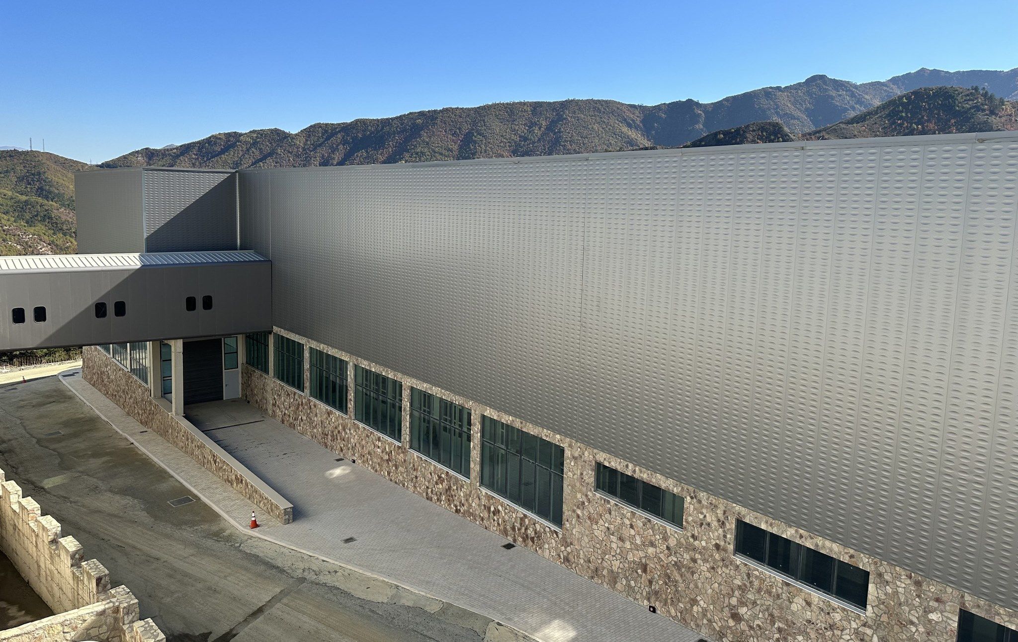 Изолированная металлическая панель для фасада ELCOM SYSTEM ТЕРМОПАРЕТЫ® ARCH-00151976 - Вид №9