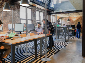 Отдельно стоящая офисная перегородка из акрилового стекла