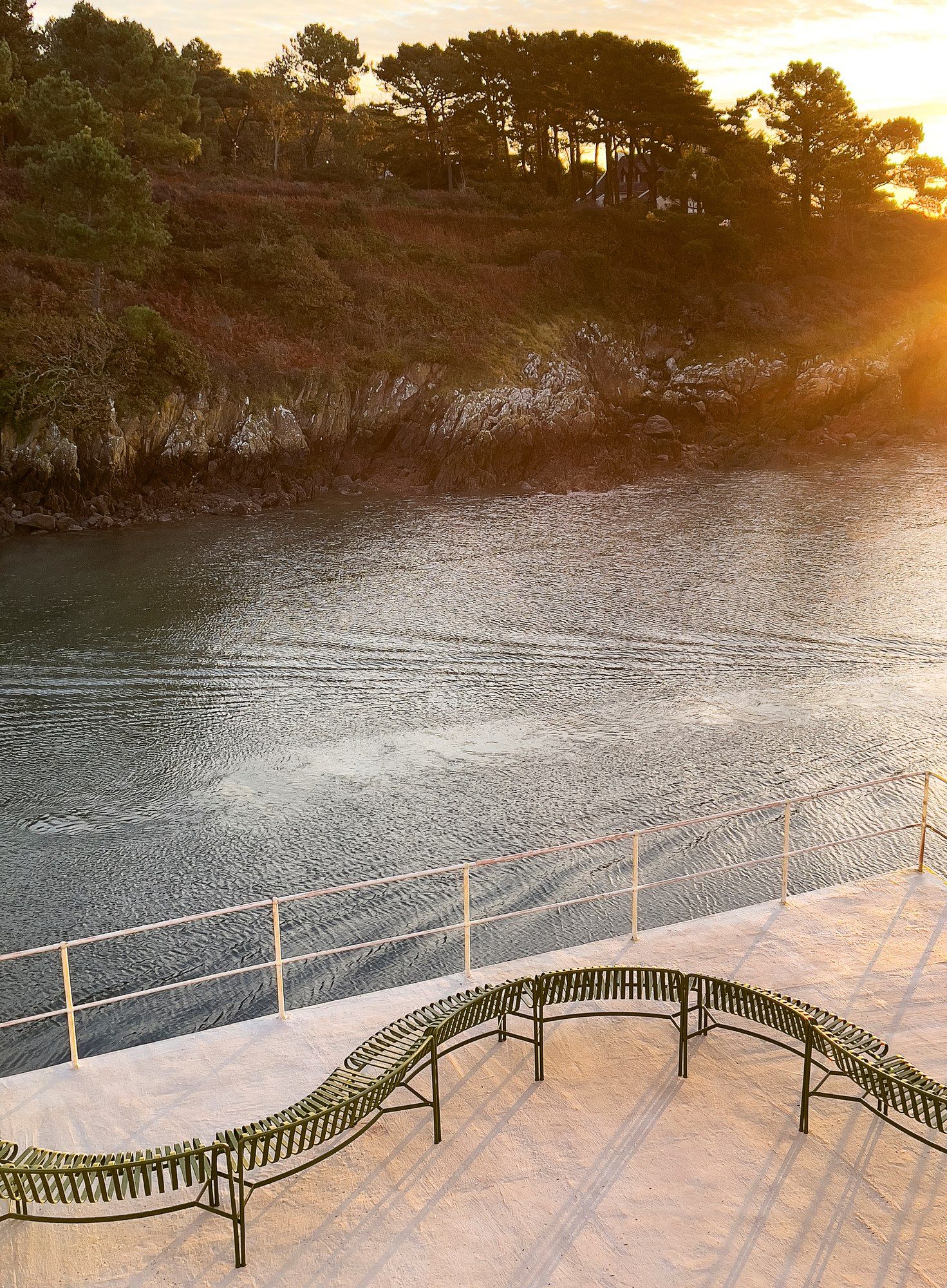 Стальная садовая скамейка с порошковым покрытием со спинкой Hay Палисад ARCH-00074175 - Вид №59