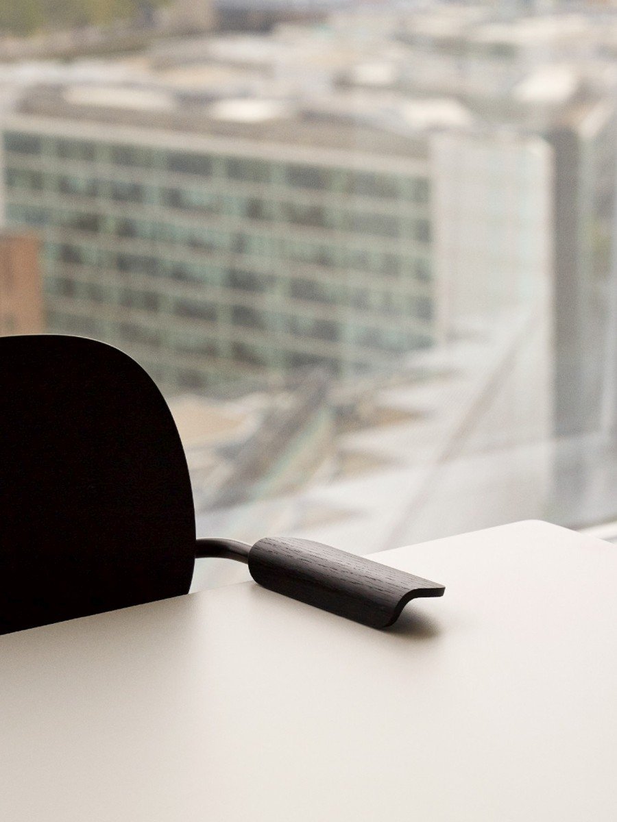 1165039 MENU Обеденный стул с подлокотником, черный Дуб натуральный  - Вид №7