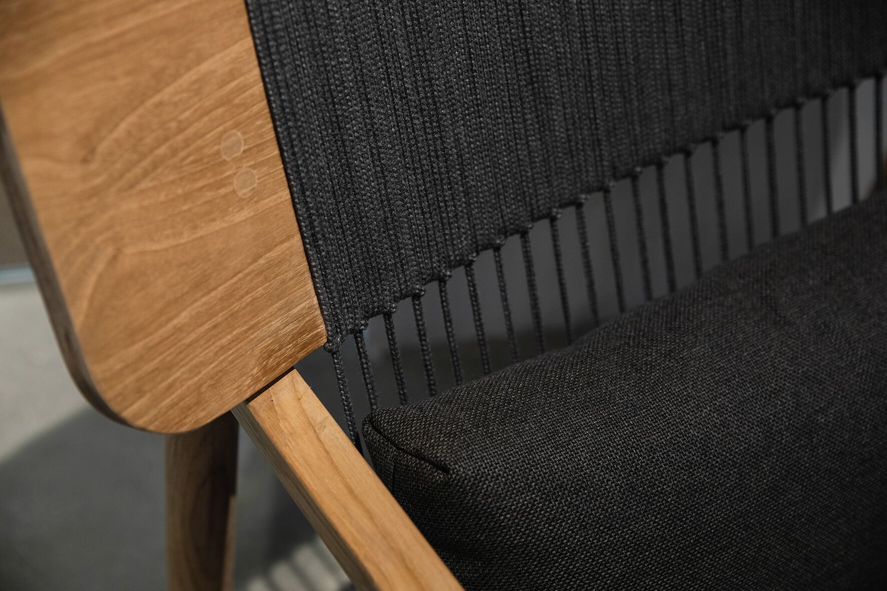 Стул для сада из тикового дерева с подлокотниками Gloster арки ARCH-00132433 - Вид №2