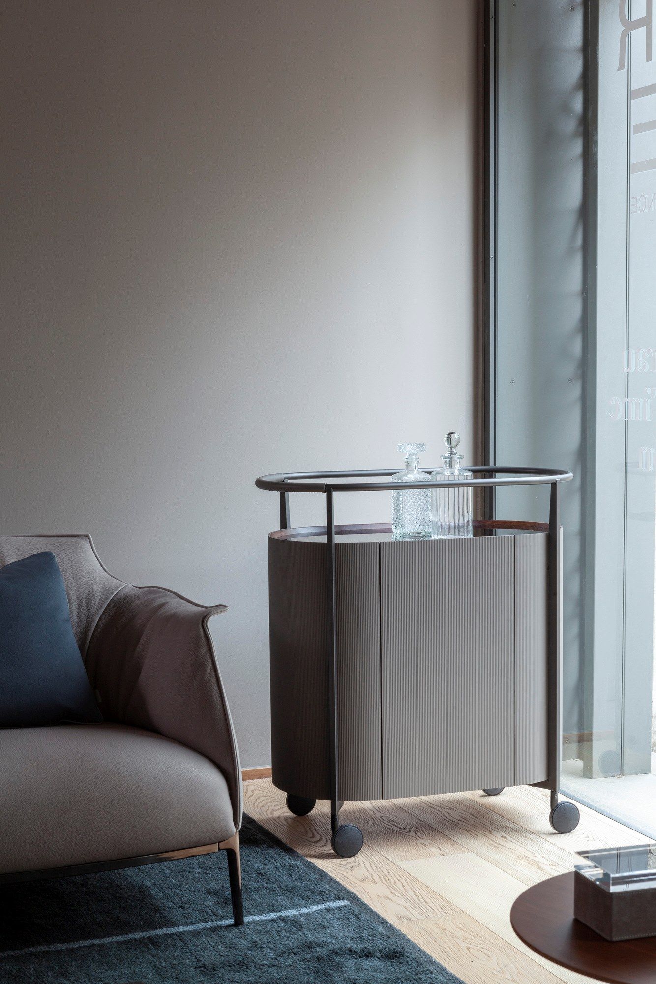 Тележка для еды с кожаным покрытием Poltrona Frau коллекция-мебель и аксессуары ARCH-00140265 - Вид №4