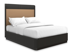 Деревянная кровать размера "queen-size" с высоким изголовьем