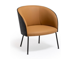 Кожаное кресло с подлокотниками