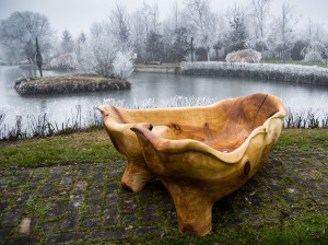 Ванна из цельного дерева