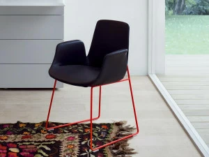 Poliform Кожаное кресло с салазками и подлокотниками Ventura