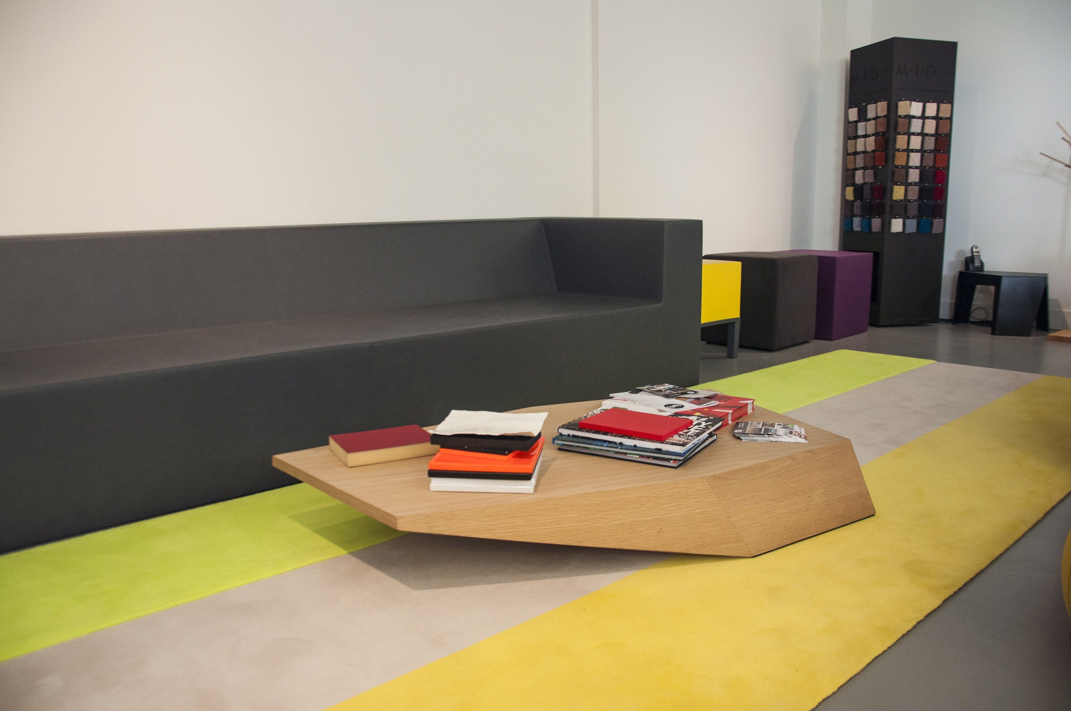 Низкий деревянный журнальный столик для контракта Quinze & Milan номер 26 ARCH-00136411 - Вид №1