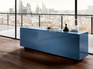 Стеклянный шкаф