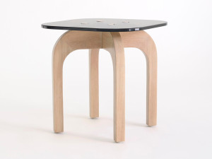 Высокий квадратный стеклянный журнальный столик