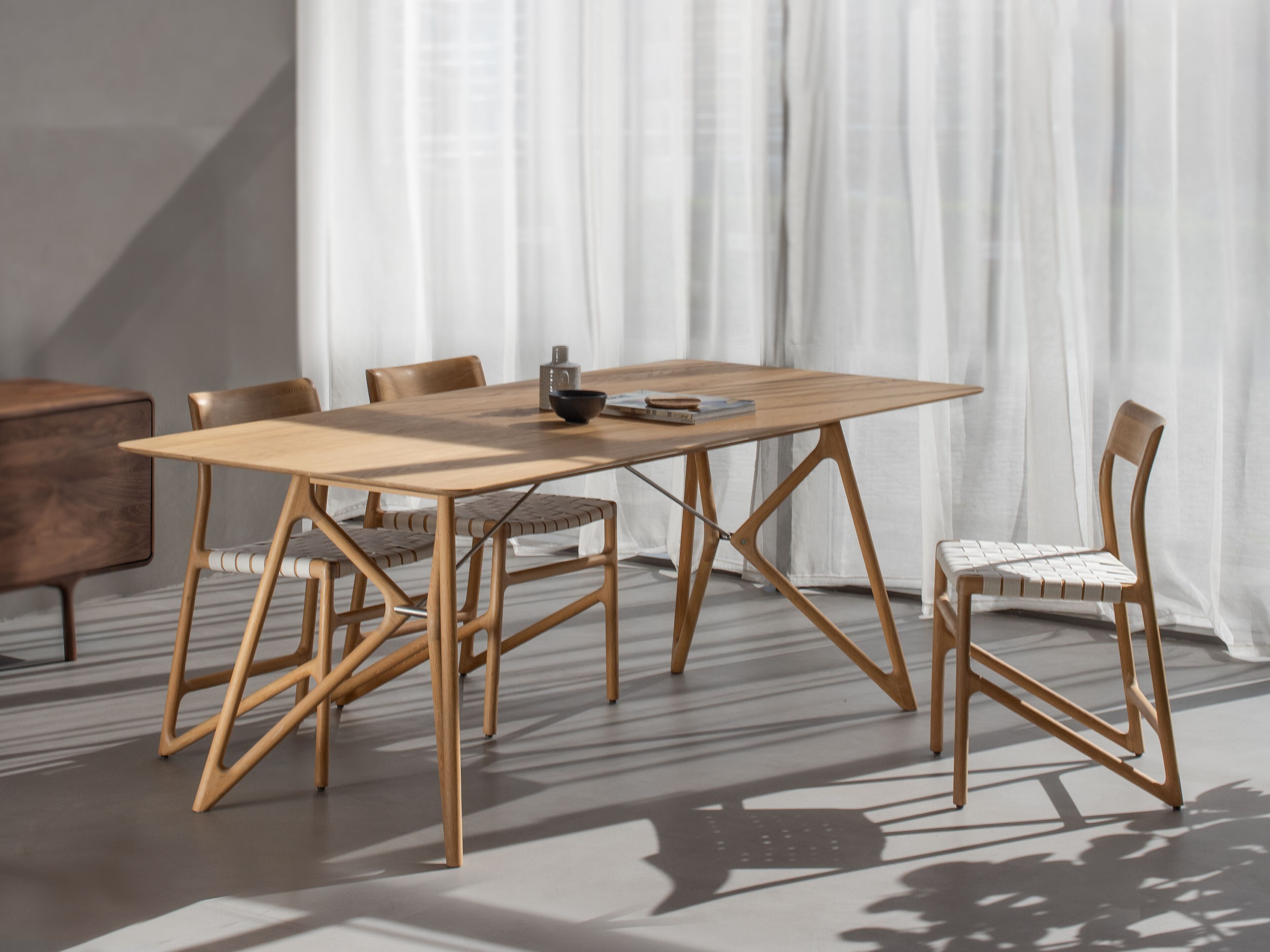 Прямоугольный обеденный стол из дуба Gazzda TINK ARCH-00130251 - Вид №3