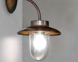 Металлический настенный светильник с фиксированной рукояткой