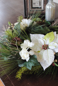 1455 778 a3 Искусственный венок 'пуансеттия / роза / гортензия / ель', Ø 50 см, бежево-белый H-andreas