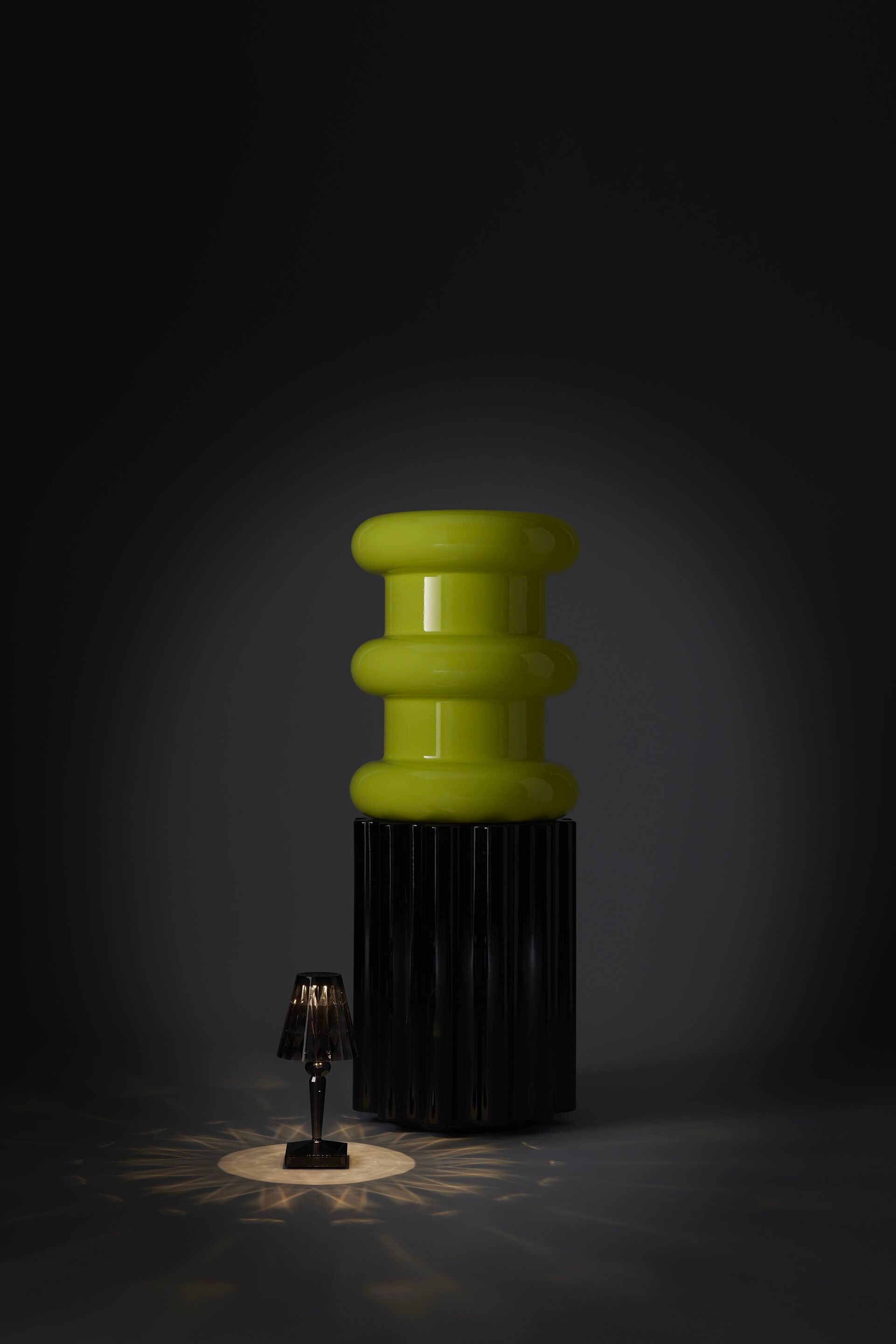 Светодиодная настольная лампа из инженерного пластика с батарейным питанием Kartell BATTERY ARCH-00018992 - Вид №16