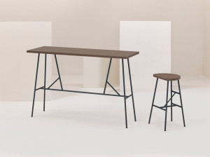 Высокий прямоугольный стол из стали и ясеня