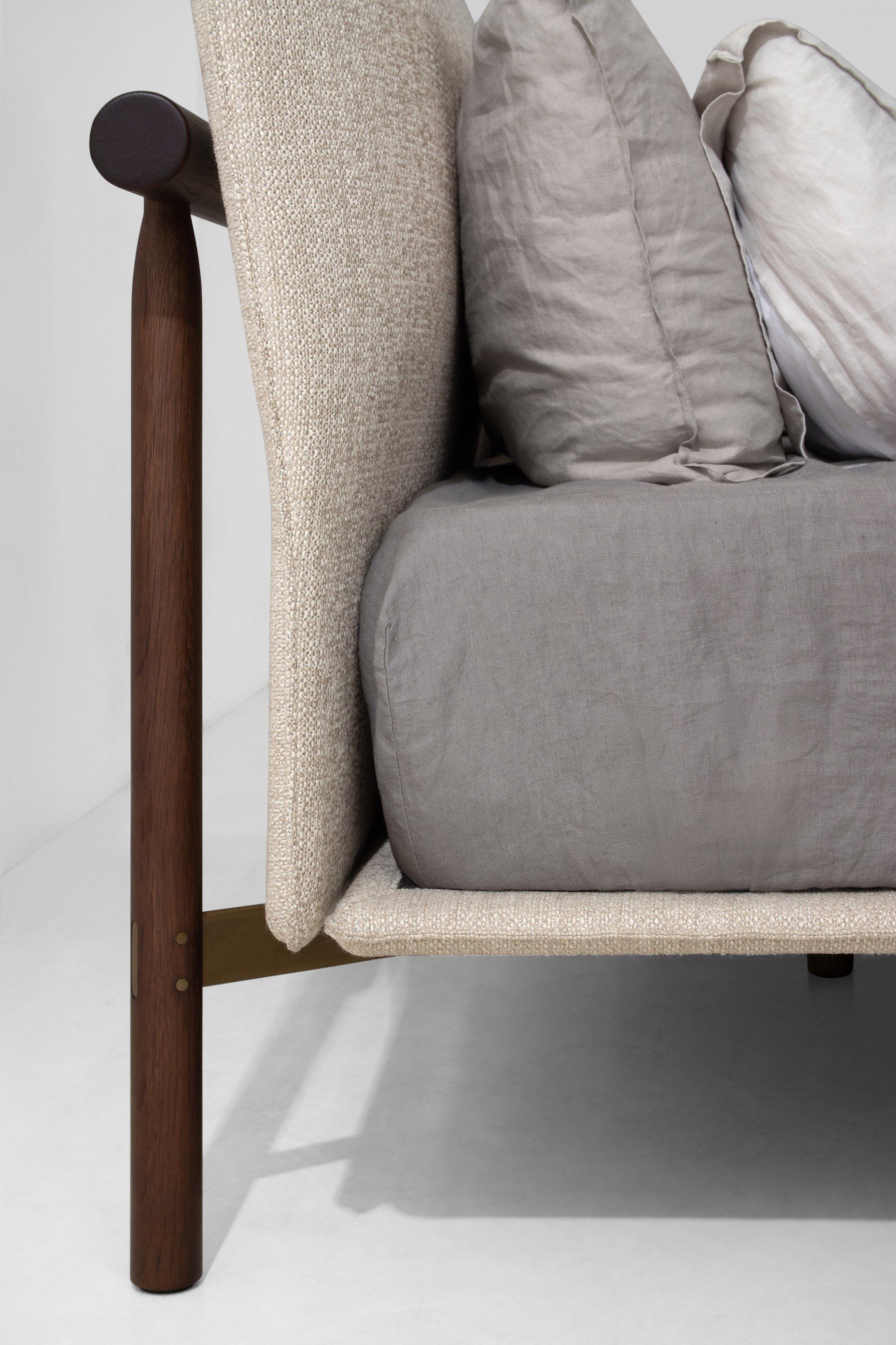 Мягкая кровать из ткани District Eight На ходулях ARCH-00041622 - Вид №5