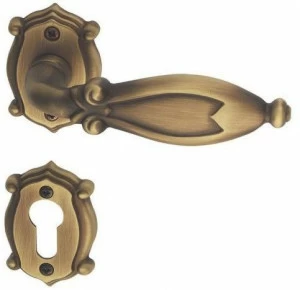 Pasini Ручка из латуни на розетке с замком Cleopatra 3361