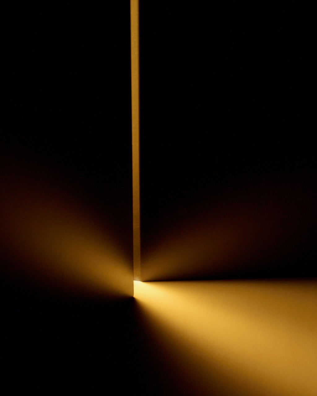 Деревянный круглый низкий журнальный столик Serax Furniture by Ann Demeulemeester ARCH-00022979 - Вид №9