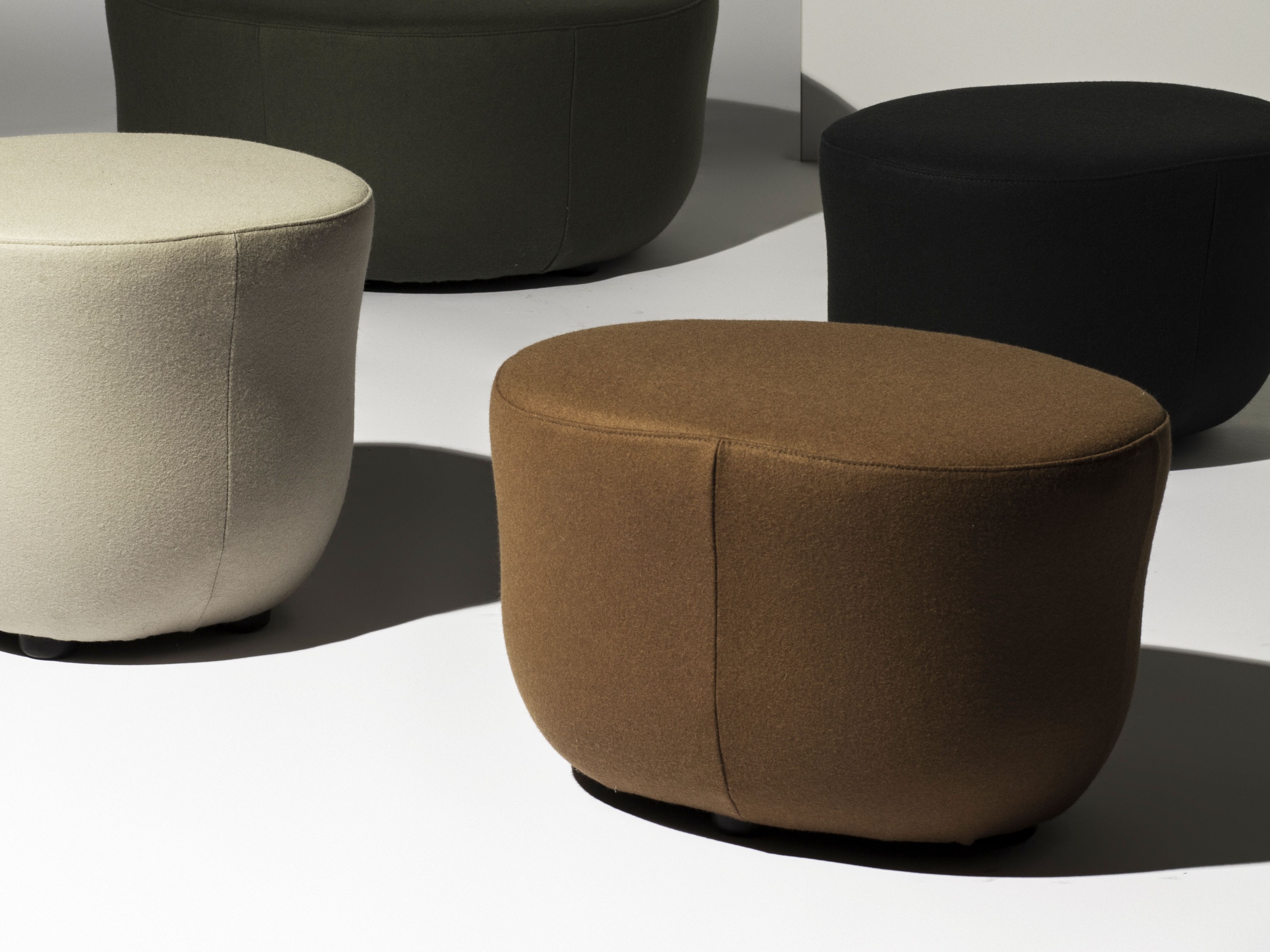 Овальный пуф из ткани Manerba CUP ARCH-00001800