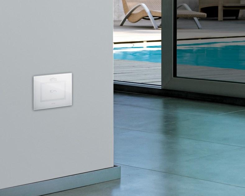 AVE Электрическая розетка в стекле Prese a scomparsa 44pvtcs3bl - Вид №2