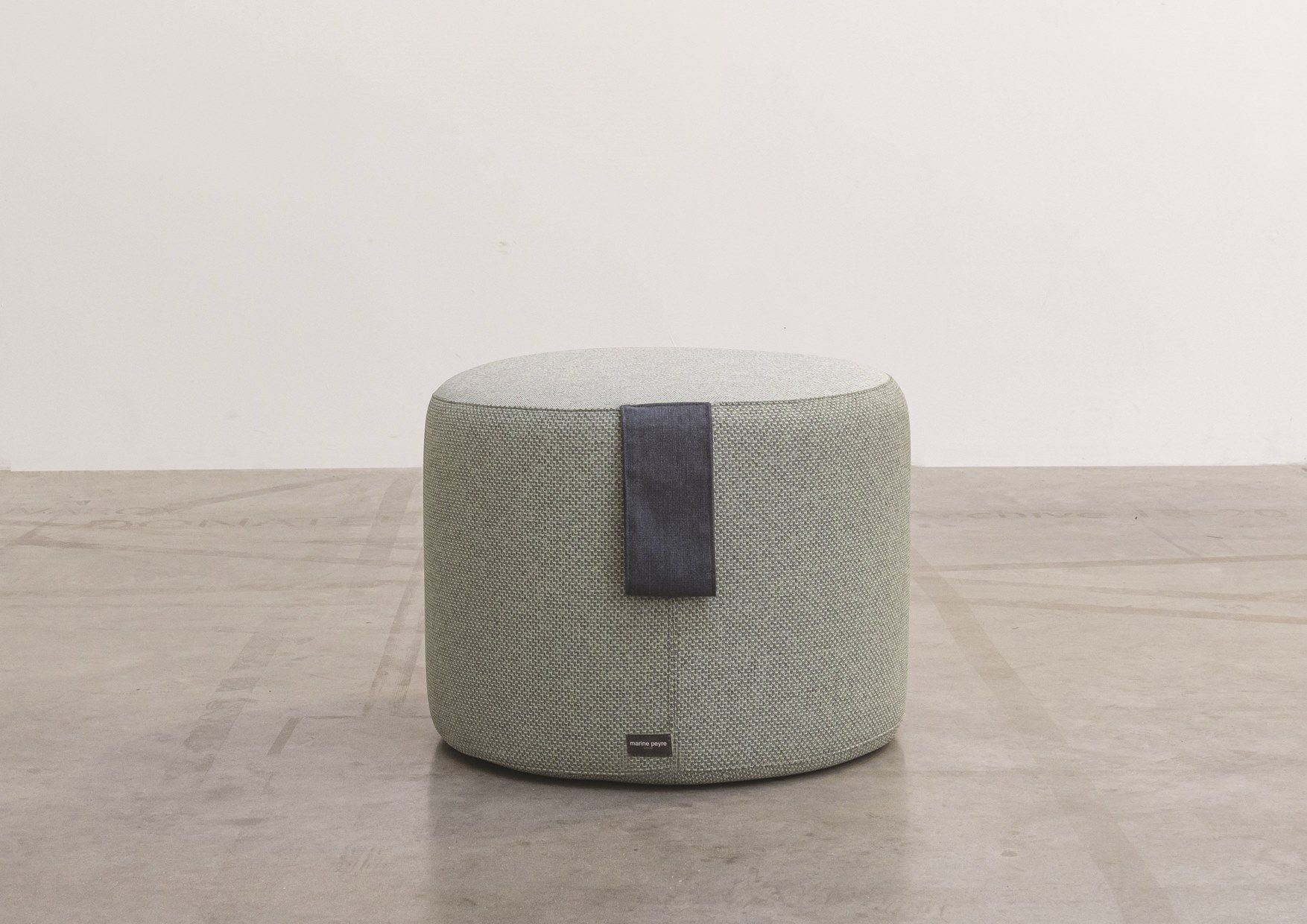 Оттоманка из переработанной ткани Marine Peyre Editions UCOLLECTION ARCH-00017388