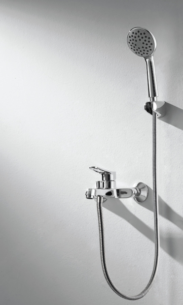 Смеситель для ванны с коротким изливом и аксессуарами ECO-D F693158C-B bravat - Вид №2