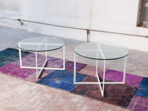 Круглый стеклянный журнальный столик для гостиной