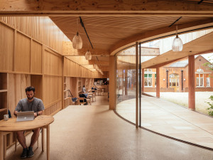 Алюминиевые окна с изогнутыми створками