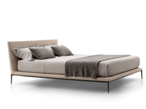 Двуспальная кровать из ткани